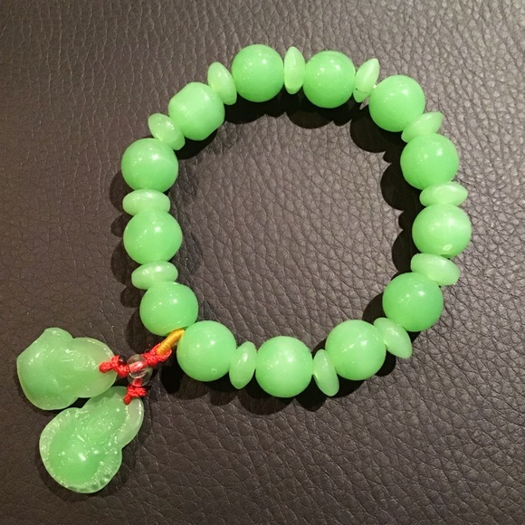 Jade Stone Buddha Bracelet - Picture 1 of 3